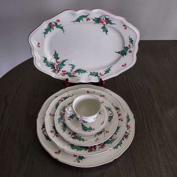 ‼️SOLD‼️ Villeroy & Boch Holly Large 12 3/8"  Round Serving Dish Plate - Picture 8 of 9
